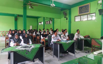 MAN 1 Tuban Ikuti Zoom Pembukaan E-Learning Peningkatan Pemahaman Gratifikasi bagi ASN Kemenag